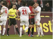 Bóng đá anh, ngoại hạng anh, lịch thi đấu euro 2012, Bị đuổi khỏi sân, Podolski bóp cổ HLV trưởng?